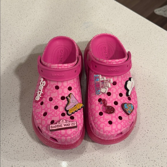 Classic Mega Crush Clog Crocs - Barbie: The Movie Electric Pink - Picture 2 of 6